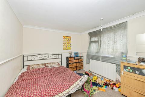 3 bedroom flat for sale, Bournehall Avenue, Bushey