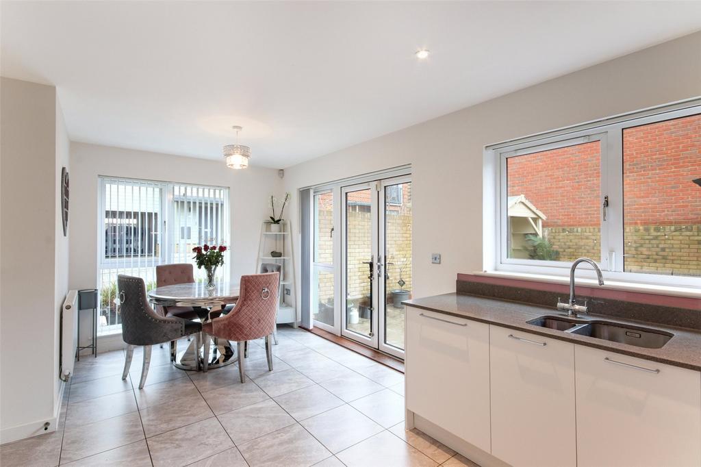Kitchen/Dining
