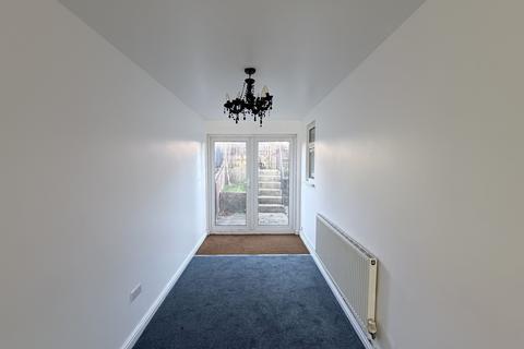 4 bedroom semi-detached house to rent, Spearing Road, High Wycombe, HP12 3LA