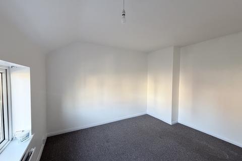 4 bedroom semi-detached house to rent, Spearing Road, High Wycombe, HP12 3LA