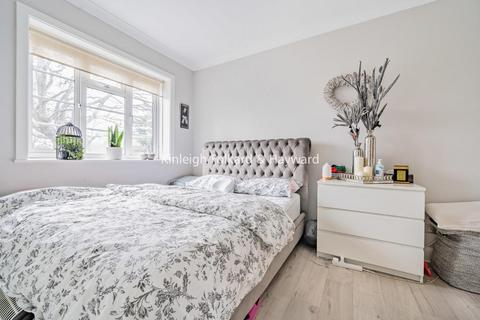 undefined, High Street, Southgate, London, N14
