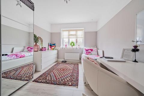 undefined, High Street, Southgate, London, N14