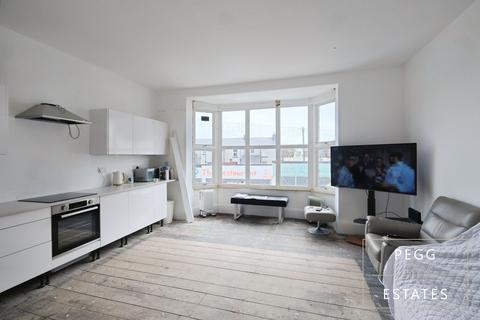 2 bedroom flat for sale, Reddenhill Road, Torquay