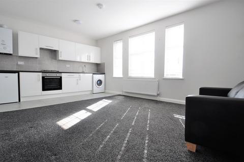 1 bedroom flat to rent, High Street, Beckenham BR3