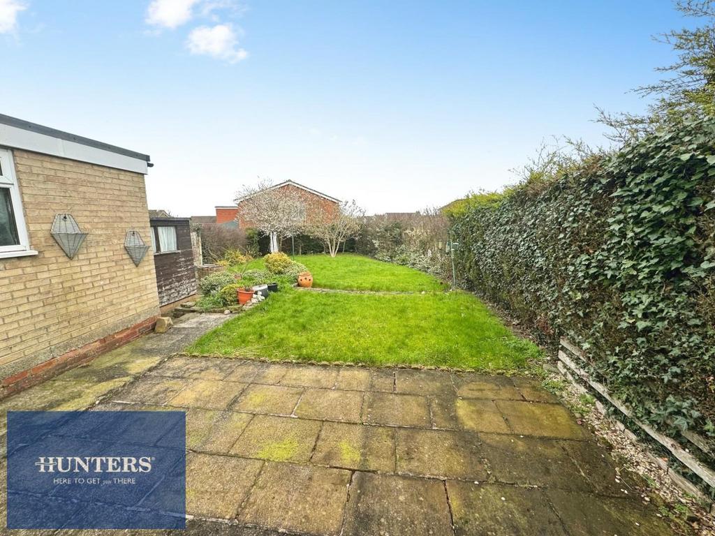 REAR GARDEN 01.jpg