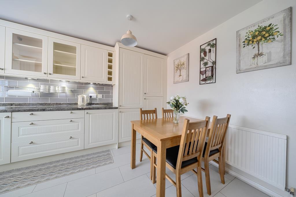 Kitchen/Dining Area