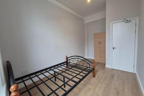 2 bedroom apartment to rent, New Cross Road, London, SE14