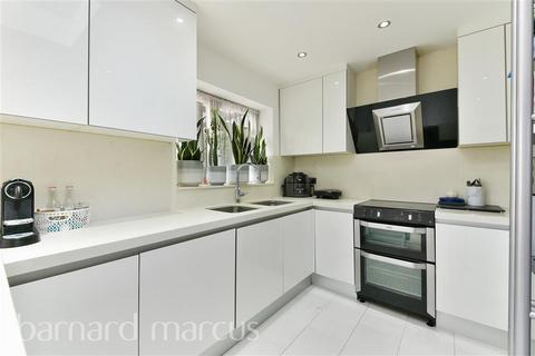 undefined, Sparrow Farm Drive, FELTHAM