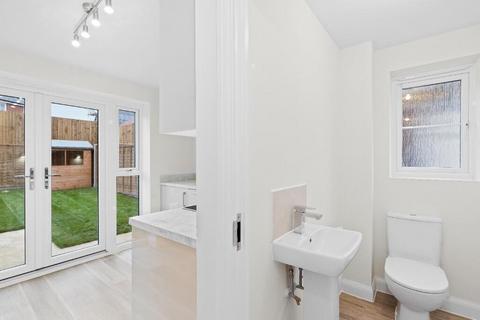 2 bedroom semi-detached house to rent, Humprey Way, Rackheath, NORWICH