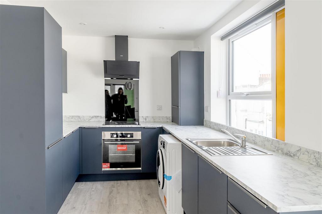 Kitchen copy.jpg