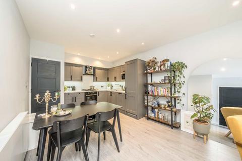 2 bedroom flat to rent, East Dulwich Road, London SE22