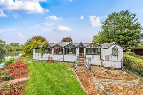 undefined, The Avenue, Wraysbury, TW19