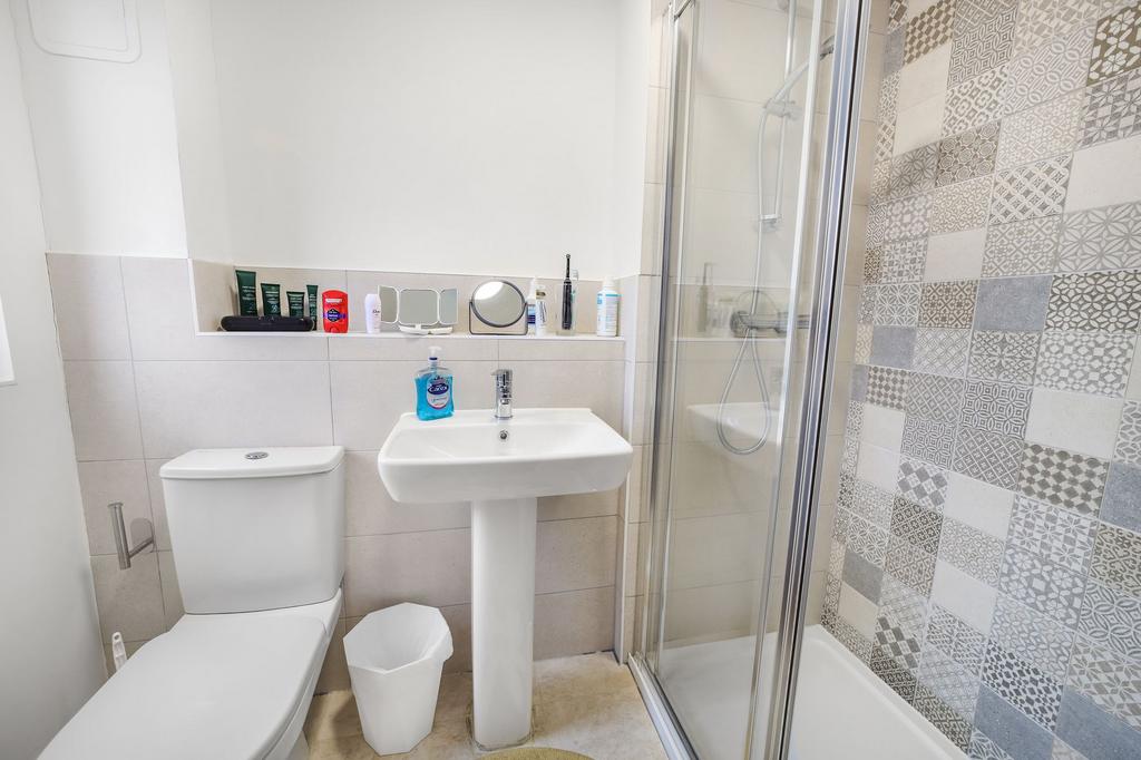 En-Suite Bathroom