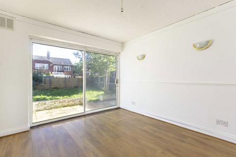 undefined, Saxon Avenue, Hanworth TW13