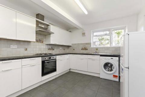 undefined, Saxon Avenue, Hanworth TW13