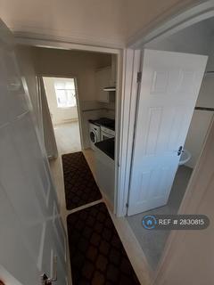 2 bedroom flat to rent, Desborough Road, High Wycombe, HP11