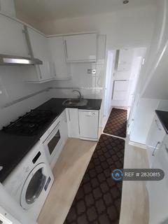 2 bedroom flat to rent, Desborough Road, High Wycombe, HP11