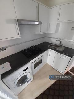 2 bedroom flat to rent, Desborough Road, High Wycombe, HP11