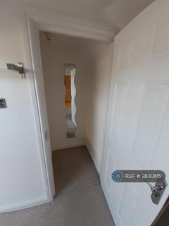 2 bedroom flat to rent, Desborough Road, High Wycombe, HP11