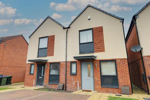 2 bedroom semi-detached house to rent, Wattle Road, West Bromwich B70