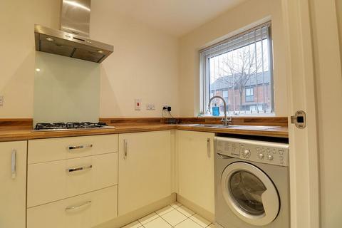 2 bedroom semi-detached house to rent, Wattle Road, West Bromwich B70