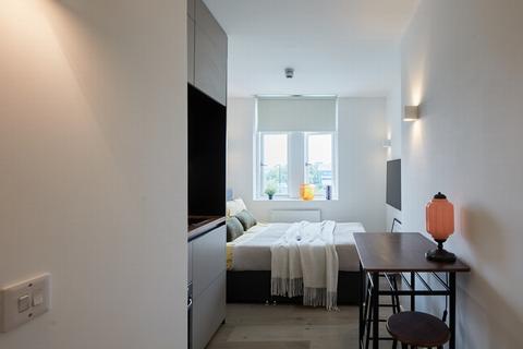 Studio to rent, Woolwich Road, London SE7