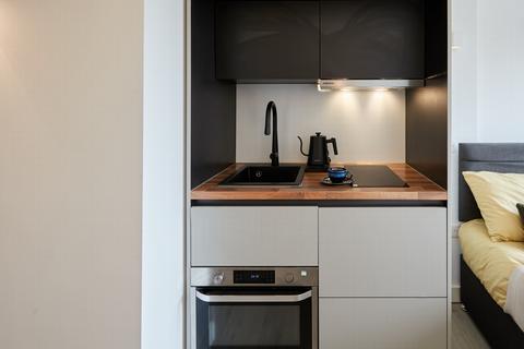 Studio to rent, Woolwich Road, London SE7