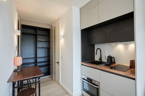 Studio to rent, Woolwich Road, London SE7
