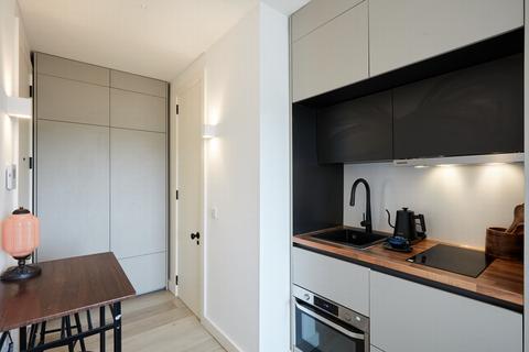 Studio to rent, Woolwich Road, London SE7