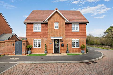 3 bedroom detached house for sale, Matthews Avenue, Harrietsham, Maidstone