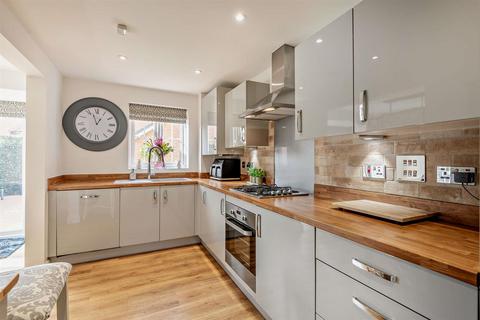 3 bedroom detached house for sale, Matthews Avenue, Harrietsham, Maidstone