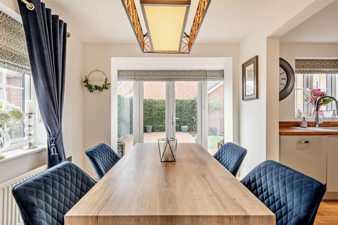 3 bedroom detached house for sale, Matthews Avenue, Harrietsham, Maidstone