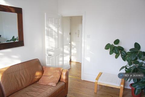 1 bedroom flat to rent, Balham High Road, London, SW12