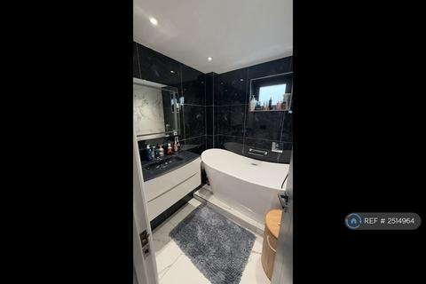 3 bedroom end of terrace house to rent, Gaywood, Basildon, SS15