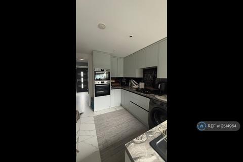 3 bedroom end of terrace house to rent, Gaywood, Basildon, SS15