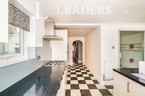 3 bedroom semi-detached house to rent, First Avenue, BN15