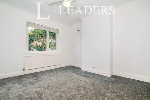 3 bedroom semi-detached house to rent, First Avenue, BN15