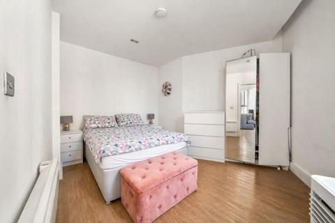 2 bedroom apartment to rent, Red Lion Square, London