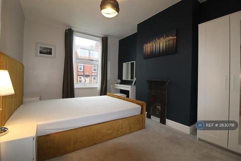 2 bedroom terraced house to rent, Wetherby Terrace, Leeds, LS4