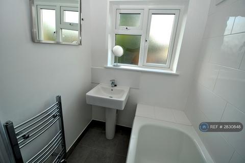 undefined, Dellfield Crescent, Uxbridge, UB8