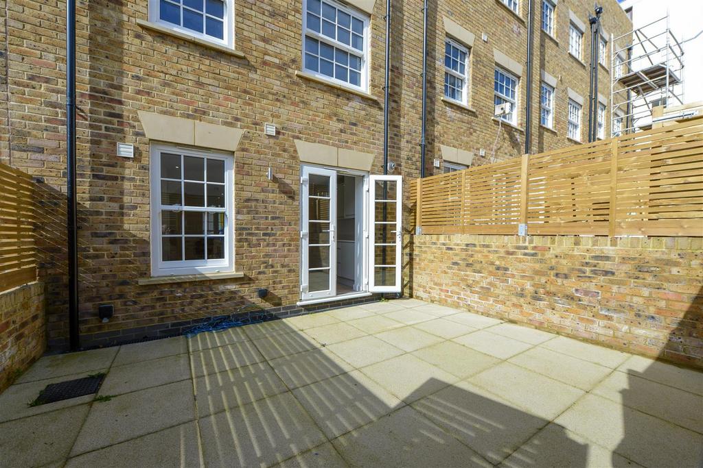 12-16 Fort Road, Margate11.jpg