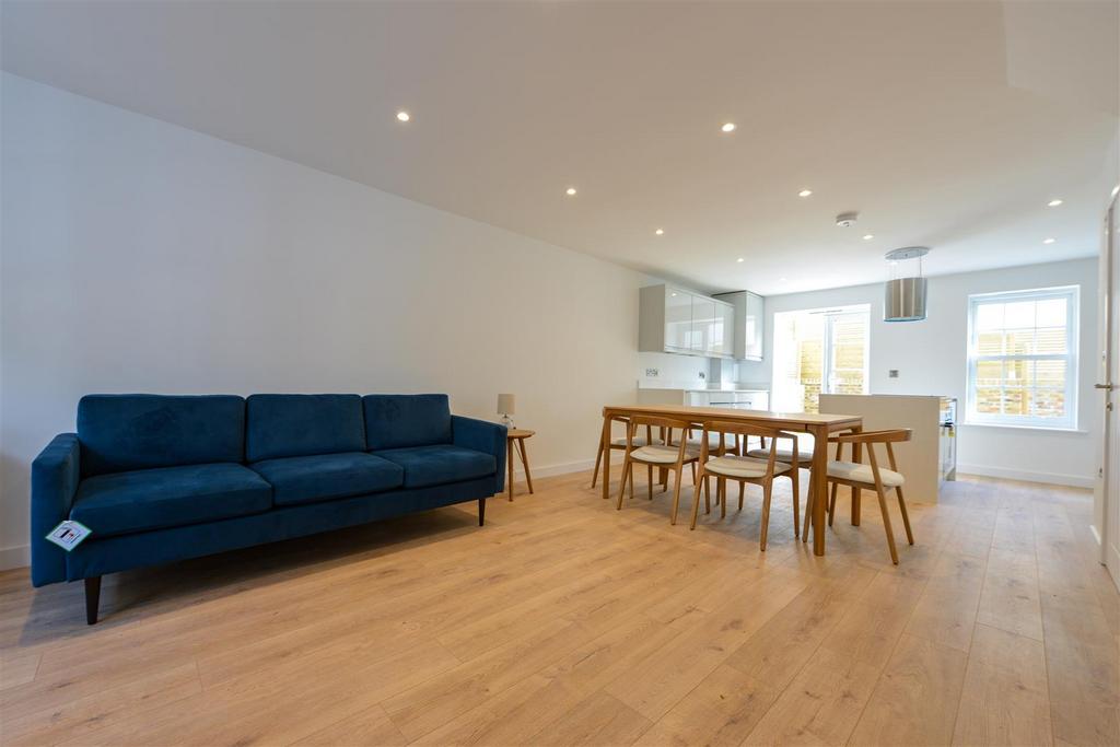 12-16 Fort Road, Margate7.jpg