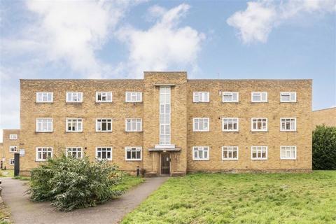 4 bedroom flat to rent, Sir Alexander Road, London W3