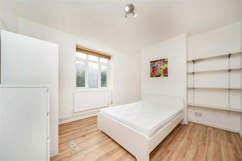 4 bedroom flat to rent, Sir Alexander Road, London W3