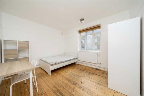 4 bedroom flat to rent, Sir Alexander Road, London W3