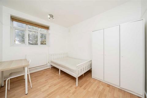 4 bedroom flat to rent, Sir Alexander Road, London W3