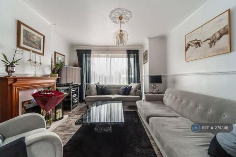 3 bedroom terraced house to rent, Castlecombe Road, London, SE9