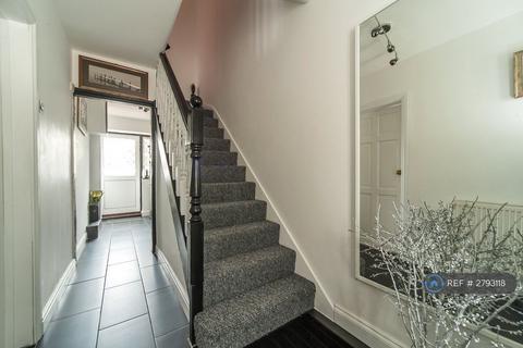 3 bedroom terraced house to rent, Castlecombe Road, London, SE9