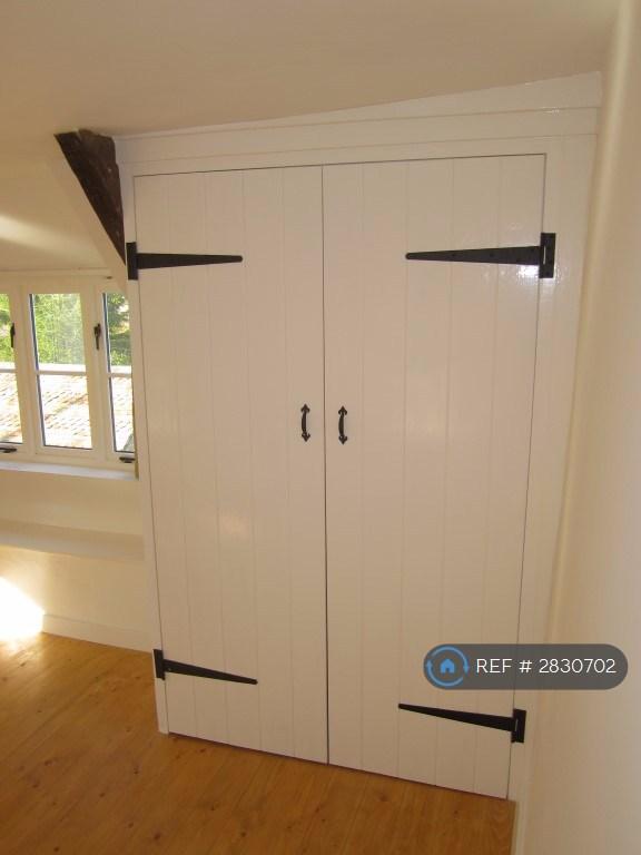 Main Bedroom Fitted Wardrobe