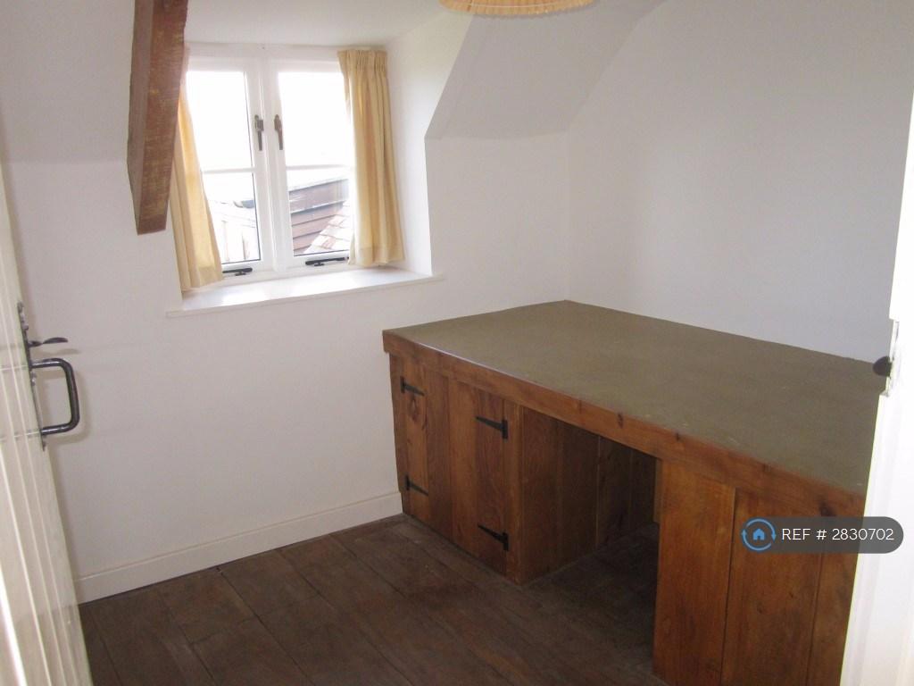 Second Bedroom And Cabin Bed/Desk